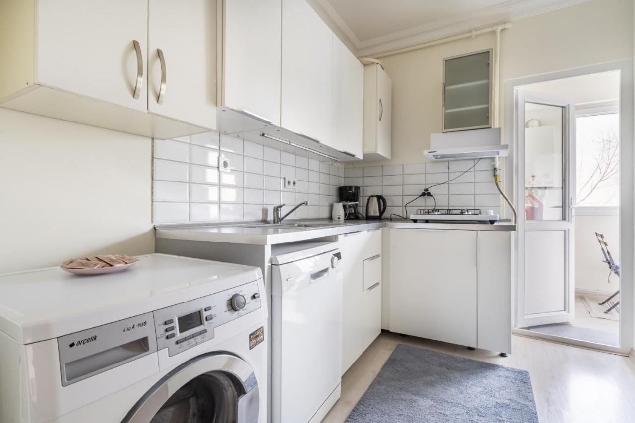 Modern Flat With Balcony On Bagdat Street Apartment อิสตันบูล ภายนอก รูปภาพ