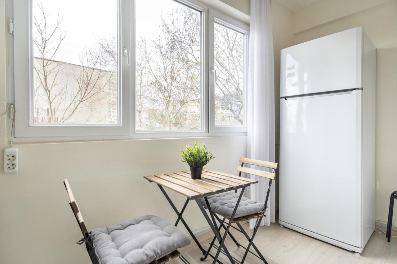 Modern Flat With Balcony On Bagdat Street Apartment อิสตันบูล ภายนอก รูปภาพ
